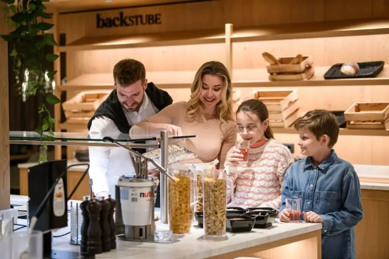 Restaurant Familienhotel Zauchenseehof Frühstücksbuffet